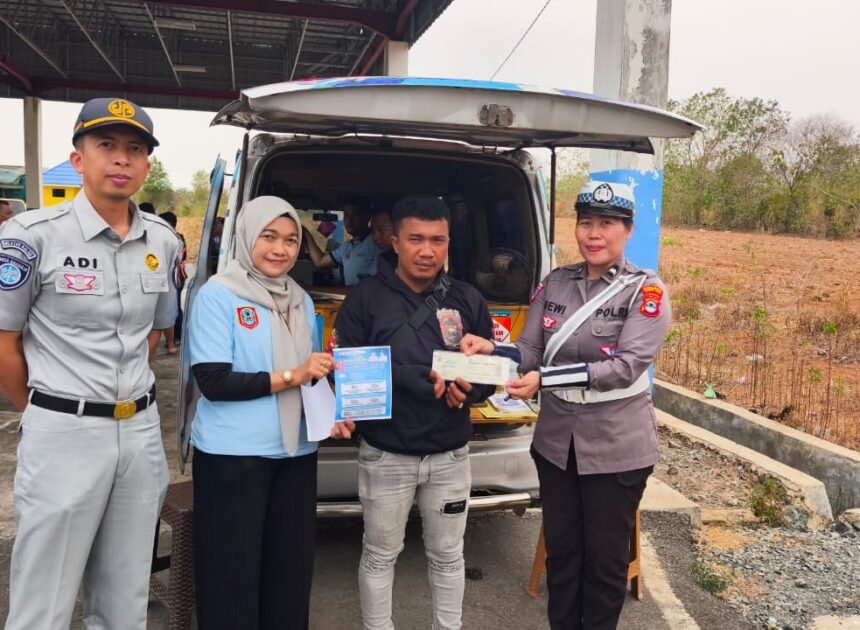 Tim Pembina Samsat Pelaihari Perluas Informasi Relaksasi Pajak kepada Pengendara