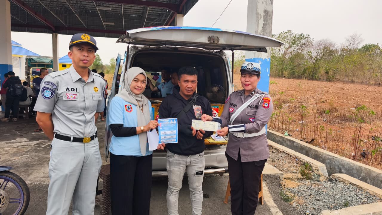 Tim Pembina Samsat Pelaihari Perluas Informasi Relaksasi Pajak kepada Pengendara