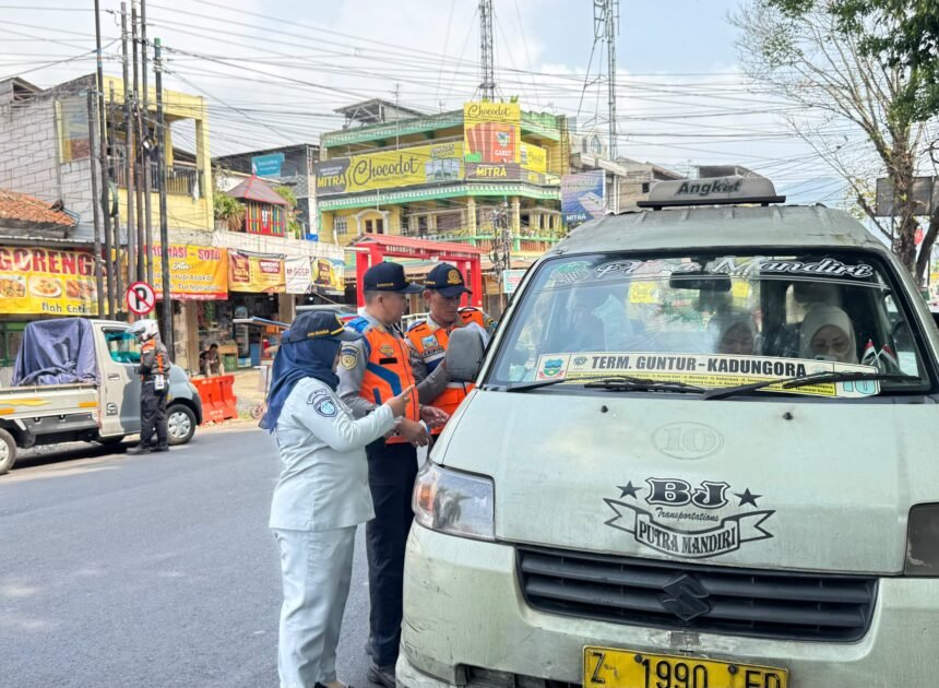 Tim Pembina Samsat Garut Gelar Operasi Gabungan di Bunderan Tarogong, Hasilkan Penerimaan Rp38,99 Juta