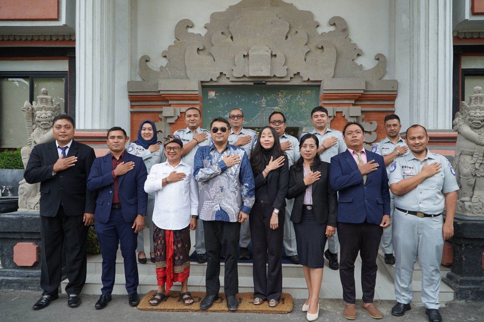Menilik Peran CSR BUMN, Arya Wedakarna dan Tim Penilai Kunjungi Jasa Raharja Bali
