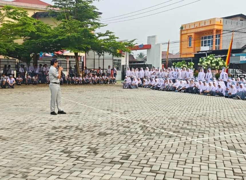 Jasa Raharja Sumbar Edukasi Keselamatan Berlalu Lintas kepada Siswa SMK Negeri 1 Payakumbuh