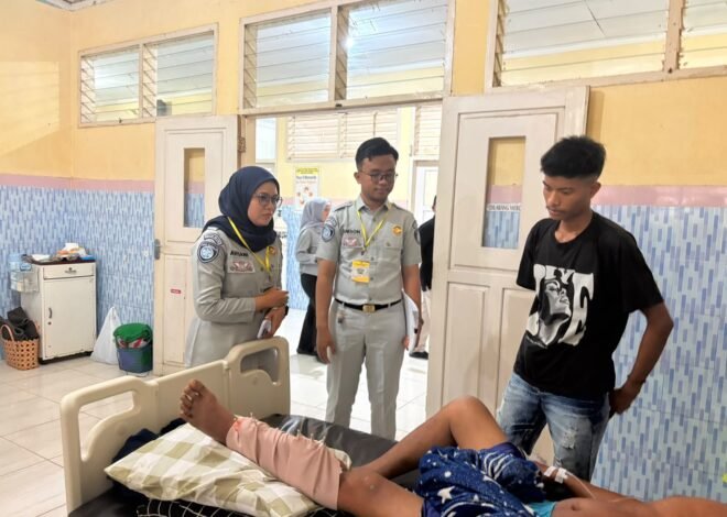 Samsat Luwuk Laksanakan Giat SENYUMJR dan Sosialisasi Manfaat SWDKLLJ kepada Korban Kecelakaan di RSUD Luwuk