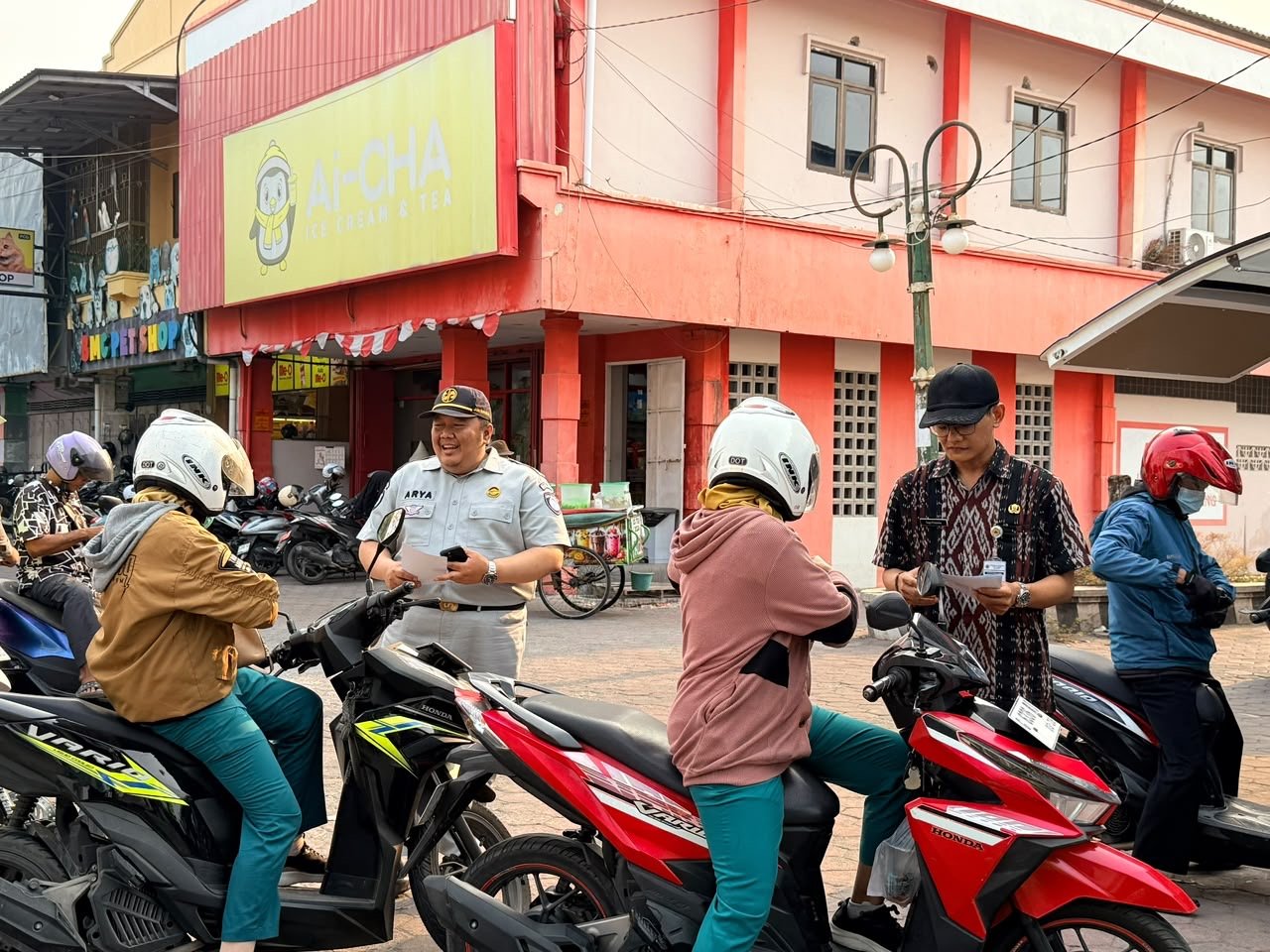 Tim Pembina Samsat Pemalang Sosialisasikan Kepatuhan Pajak dan Keselamatan Berlalu Lintas di Sirandu