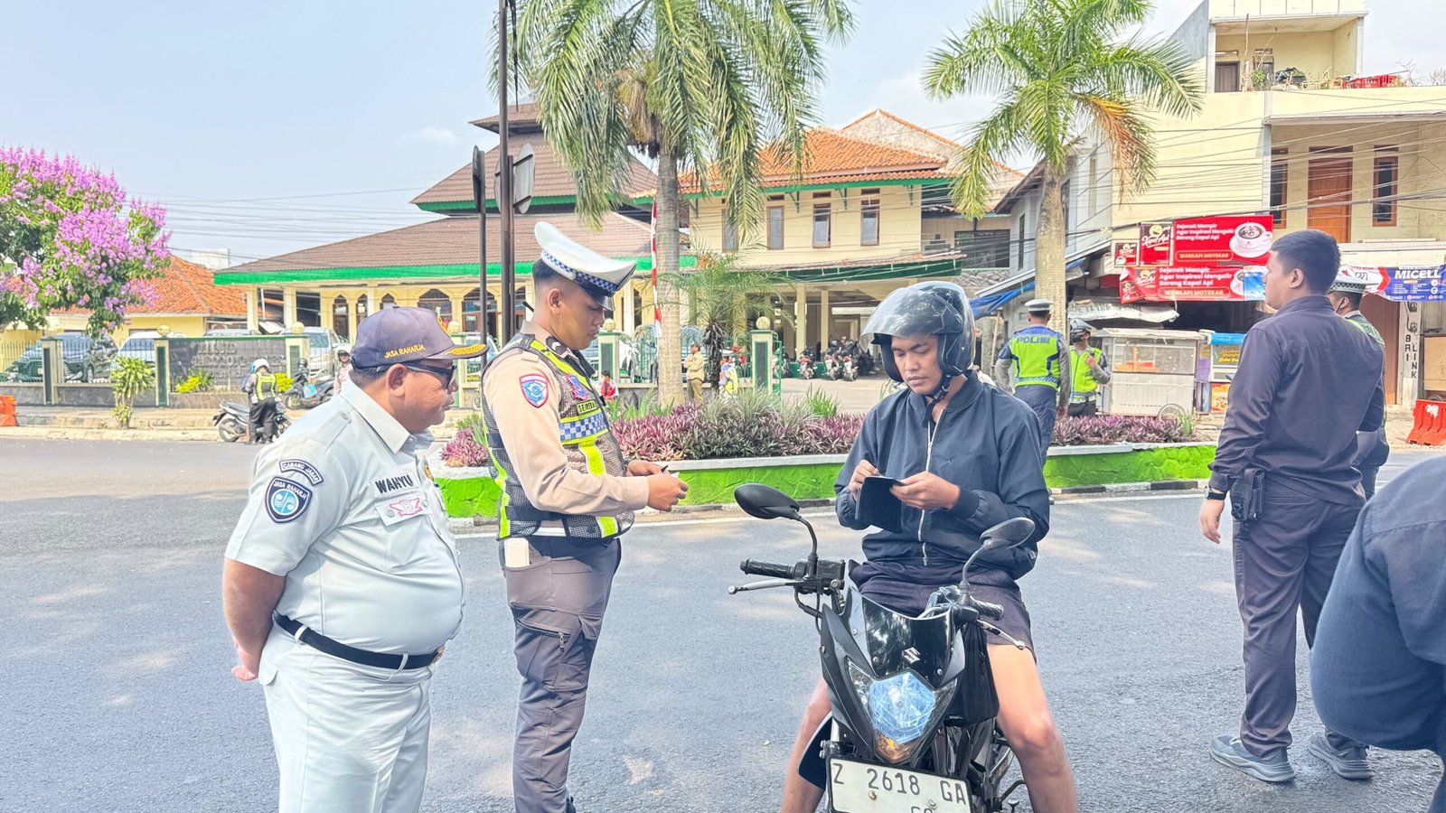 Tim Pembina Samsat Garut Gelar Operasi Gabungan di Bunderan Tarogong, Hasilkan Penerimaan Rp38,99 Juta